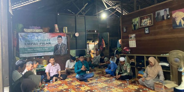 Anggota MPR RI H Heru Widodo sosialisasi Empat Pilar di Tarjun, Kecamatan Kusan Hilir Kabupaten Kotabaru. (foto : istimewa)