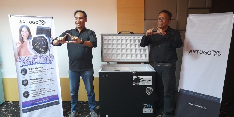 Pihak ARTUGO saat peluncuran ARTUGO Chest Freezer K Series. (foto : shn/seputaran)