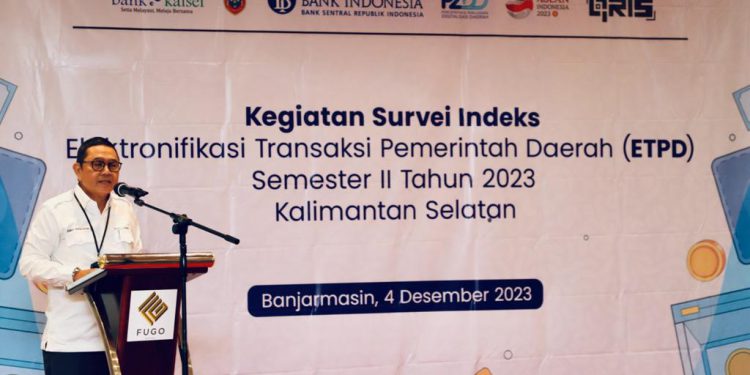 Direktur Operasional Bank Kalsel Ahmad Fatrya Putra saat sambutan pada kegiatan Survey Indeks ETPD Semester II Tahun 2023 Kalsel. (foto : istimewa)