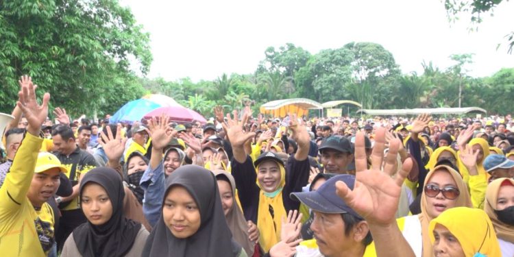 Ribuan warga yang mengikuti jalan sehat APAN. (foto : istimewa)