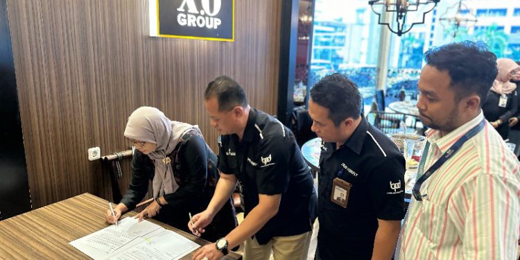 Penandatanganan Berita Acara Hasil Evaluasi Mitra Bayar antara PT. Bank Kalsel (Perseroda) dengan Kantor Cabang PT. Taspen Banjarmasin. (foto : istimewa)