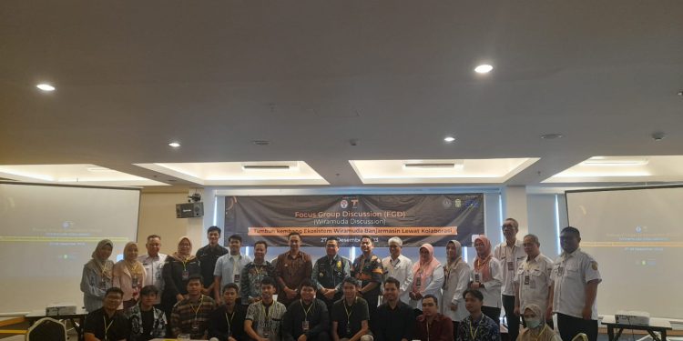 Foto bersama di sela FGD Wirausaha Muda Banjarmasin. (foto : shn/seputaran)