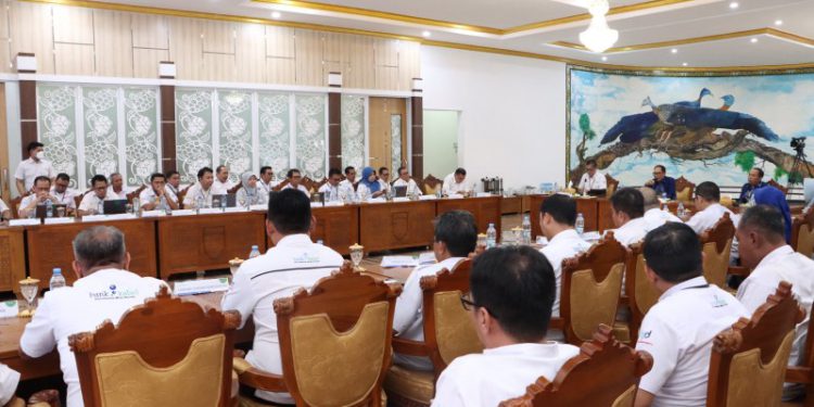 Rapat Kerja Rencana Bisnis Bank (RBB) Bank Kalsel 2024 yang diselenggarakan pada 18 Desember 2023 di Balai Rakyat Dandung
Sukrowardi, Tabalong. (foto : istimewa)