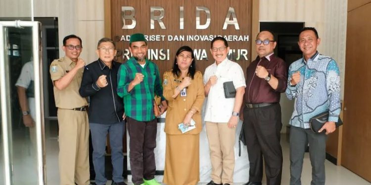 Rombongan Komisi III DPRD Kalsel saat berkunjung ke Brida Jatim di Surabaya. (foto : istimewa)