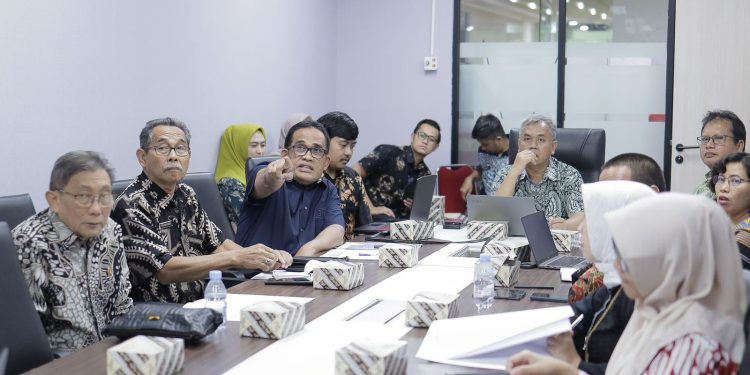 Komisi III DPRD Kalsel bersama (BPTD Kelas II Kalsel dan Dinas Perhubungan Kalsel kunjungi Direktorat Prasarana Transfortasi Jalan Kemenhub RI. (foto : istimewa)