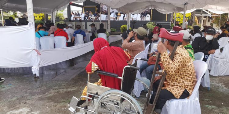 Penyandang disabilitas saat menghadiri simulasi pemungutan suara yang digelar KPU Banjarmasin. (foto : shn/seputaran)