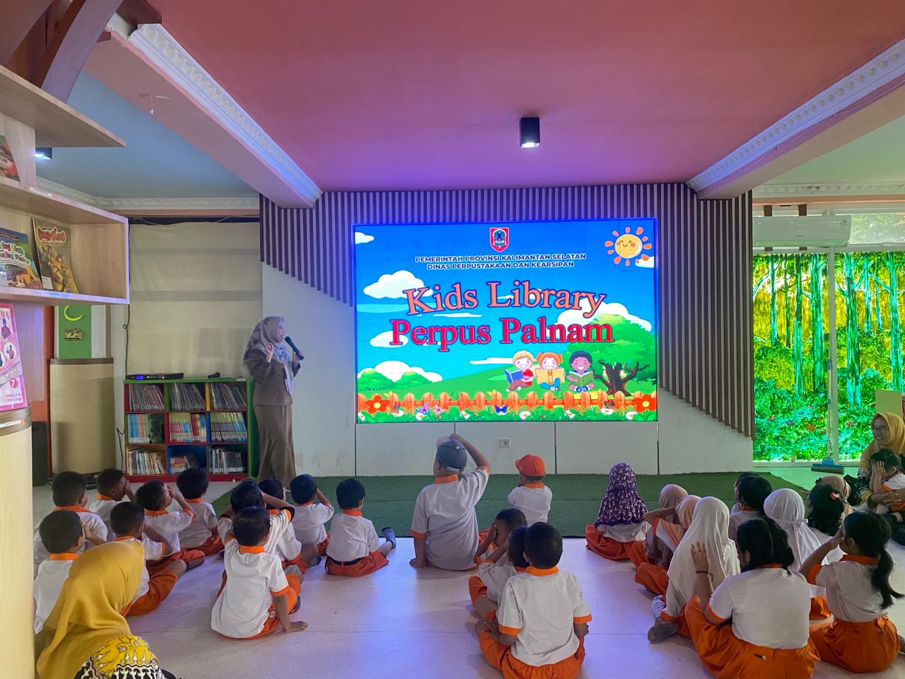 Puluhan Murid TK Insan Kamil Berkunjung ke Kids Library Perpus Palnam