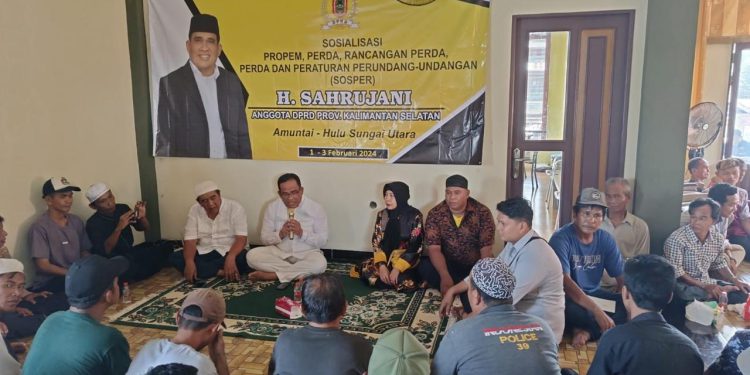 Anggota DPRD Kalsel H Sahrujani saat Sosper Pemberdayaan Masyarakat dan Desa. (foto : istimewa)