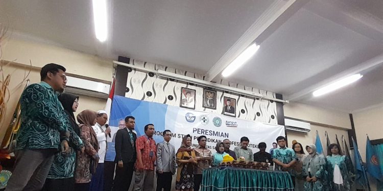 Wakil Walikota Banjarmasin H Arifin Noor saat peresmian Program Studi Pendidikan Profesi Apoteker (PSPPA) Universitas Sari Mulia (UNISM). (foto : shn/seputaran)