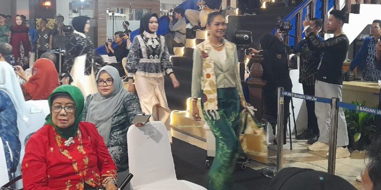 Gelaran Dekrashow ke-1 dan Fundrising (Penggalangan Dana) dalam rangka memeriahkan rangkaian agenda World Cancer Day 2024 di Balai Kota Banjarmasin. (foto : shn/seputaran)