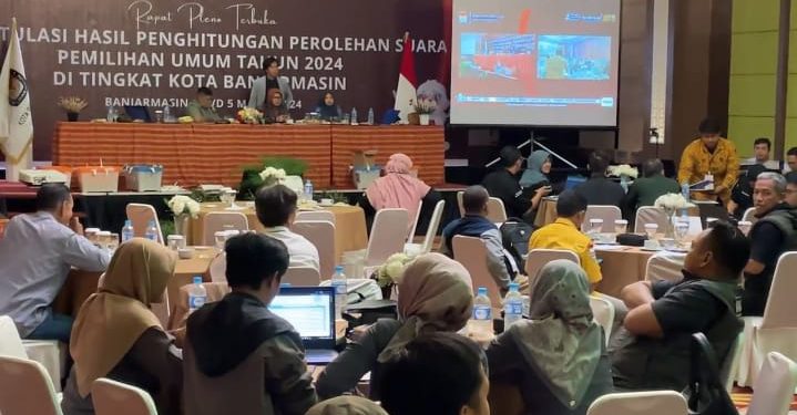 Pleno rekapitulasi hasil penghitungan suara Pemilu 2024 di Banjarmasin oleh KPU Banjarmasin. (foto : shn/seputaran)