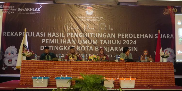 Pleno rekapitulasi hasil penghitungan suara Pemilu di Banjarmasin oleh KPU Banjarmasin. (foto : shn/seputaran)