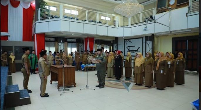 Wakil Walikota Banjarmasin H Arifin Noor saat pelantikan dan pengambilan sumpah jabatan 23 pejabat eselon III dan IV Pemko Banjarmasin. (foto : shn/seputaran)