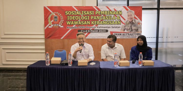 Sosialisasi revitalisasi dan aktualisasi nilai-nilai Pancasila yang diselenggarakan Ketua Komisi II DPRD Kalsel Imam Suprastowo. (foto : istimewa)