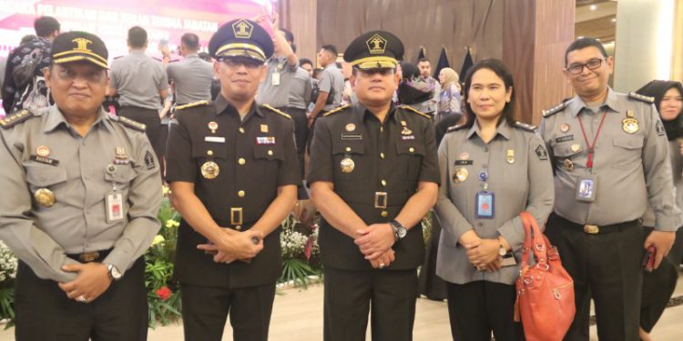 Foto bersama di sela pelantikan pejabat Kemenkumham. (foto : istimewa)