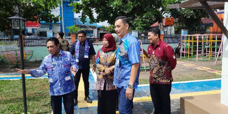 Wakil Walikota Banjarmasin H Arifin Noor saat mendampingi tim verifikasi lomba kampung KB tingkat provinsi. (foto : shn/seputaran)