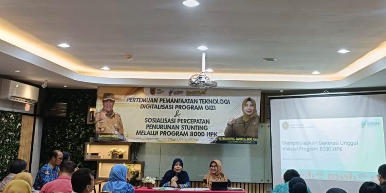 Pertemuan pemanfaatan teknologi digitalisasi program gizi dan sosialisasi Percepatan Penurunan Stunting melalui Program 8000 HPK. (foto : Adpim Kalsel)