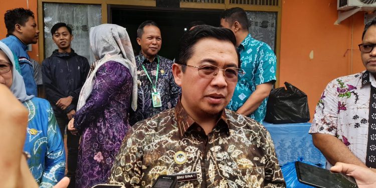 Walikota Banjarmasin H Ibnu Sina saat diwawancarai. (foto : shn/seputaran)