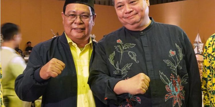 Ketua DPD Partai Golkar Kalsel H Sahbirin Noor atau Paman Birin foto bersama dengan Ketum DPP Partai Golkar Airlangga Hartarto. (foto : istimewa)