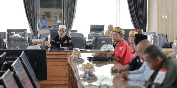 Komisi IV DPRD Kalsel terima Audiensi dari Barisan Pertahanan Masyarakat Adat Dayak. (foto : putza/seputaran)