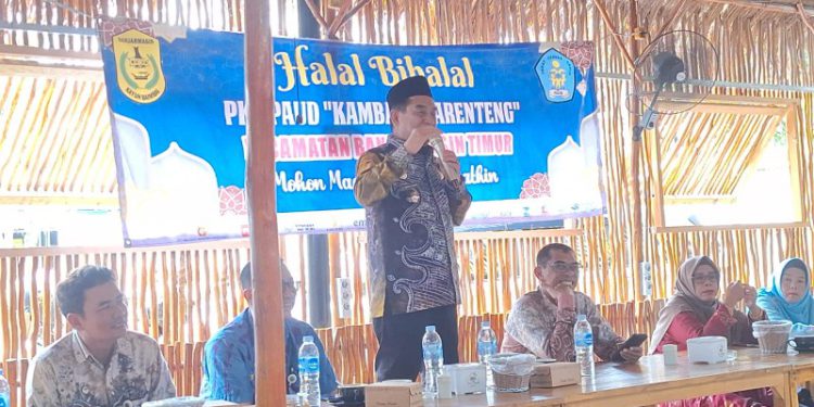 Wakil Walikota Banjarmasin H Arifin Noor saat memberikan sambutan pada Halal Bihalal PKG PAUD Kambang Barenteng. (foto : shn/seputaran)