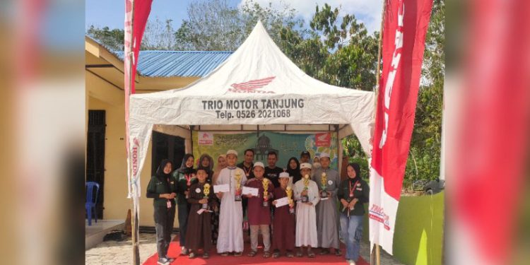 Trio Motor Tanjung menggelar lomba Azan untuk anak-anak sekitaran wilayah Dealer dan sudah menyiapkan hadiah menarik untuk para pemenang. (foto : istimewa)