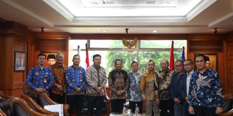 Pengurus PWI Pusat beraudensi dengan Menteri Dalam Negeri Tito Karnavian. (foto istimewa)