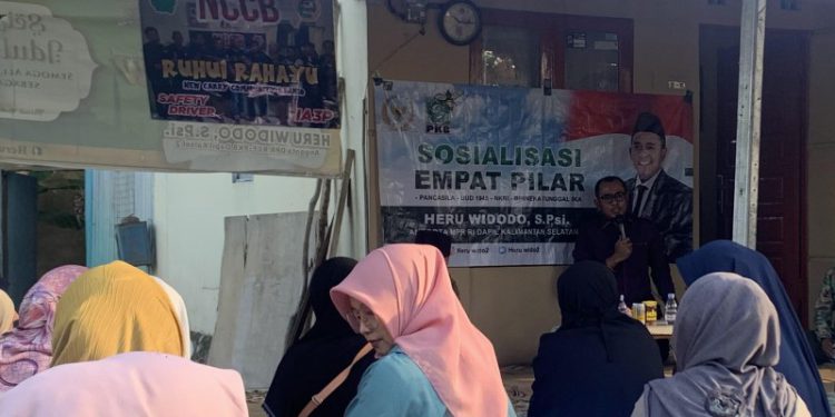Anggota DPR RI Heru Widodo sosialisasikan Empat Pilar kepada warga Desa Martadah. (foto : istimewa)