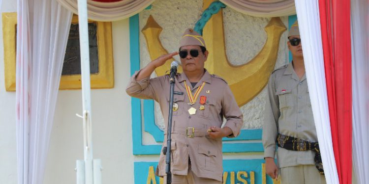 Gubernur Kalsel H Sahbirin Noor atau Paman Birin saat memimpin upacara peringatan HUT Divisi IV ALRI Pertahanan Kalimantan di Monumen Proklamasi 17 Mei 1949, Batu Bini. (foto : shn/seputaran)