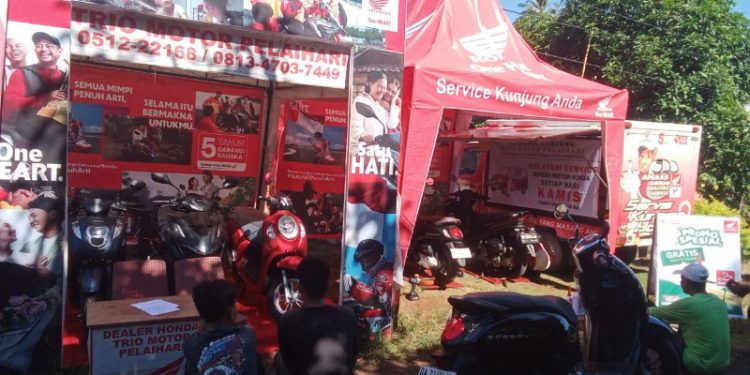 Trio Motor yang diwakili oleh Trio Motor Pelaihari menggelar aksi servis kunjung untuk memberikan kemudahan kepada Masyarakat Pelaihari dan sekitarnya. (foto : istimewa)