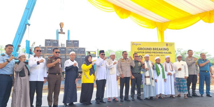 Ground Breaking Gedung DPRD Kalsel dan peletakan batu pertama rumah jabatan Gubernur Kalsel. (foto : istimewa)