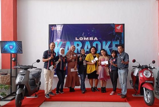 Trio Motor Palangkaraya gelar lomba karaoke. (foto : istimewa)