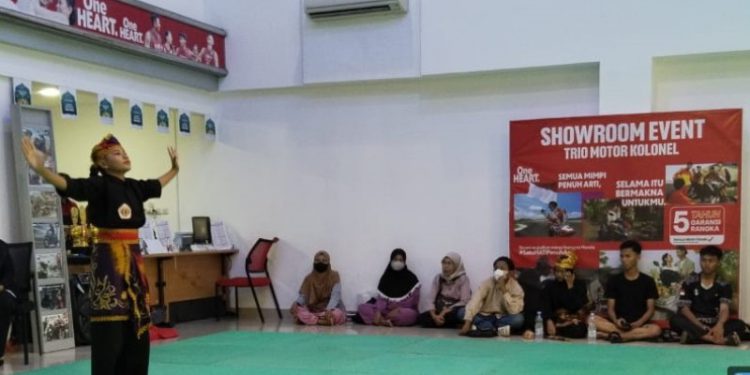 Trio Motor Kolonel mengadakan lomba pencak silat untuk kalangan anak-anak dan remaja. (foto : istimewa)