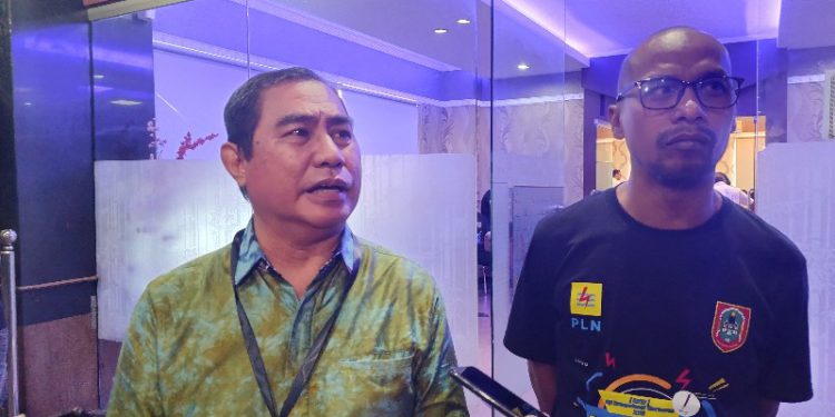 Ketua PWI Kalsel Zainal Helmie saat diwawancarai. (foto : sto/seputaran)