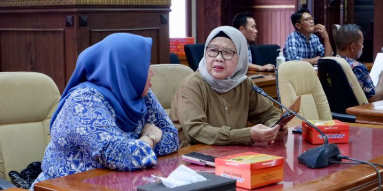 Ketua Komisi I DPRD Kalsel Hj Rachmah Norlias melaksanakan Kunjungan Kerja ke Kantor DPRD DIY. (foto : istimewa) 