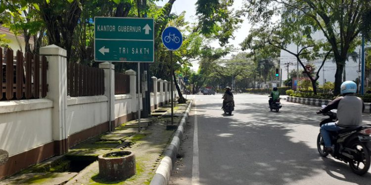 Trotoar dan drainase yang akan dilakukan pembenahan. (foto : shn/seputaran)