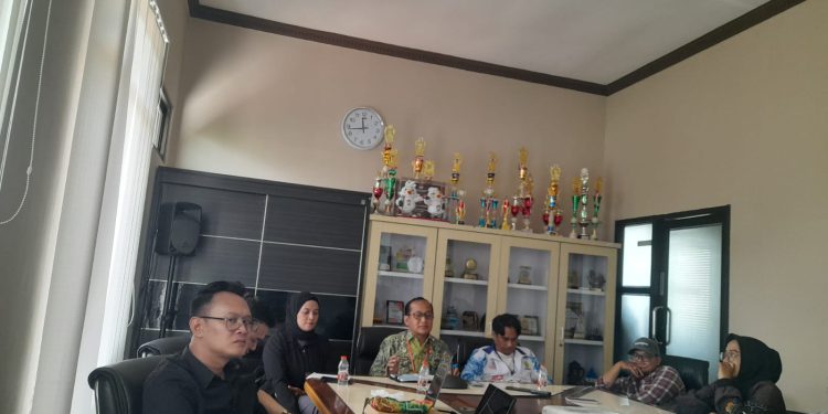 Plt Kepala Dinas Budaya, Pemuda, Pariwisata dan Olahraga Banjarmasin Machli Riyadi saat jumpa media dalam rilis even BSF. (foto : shn/seputaran)