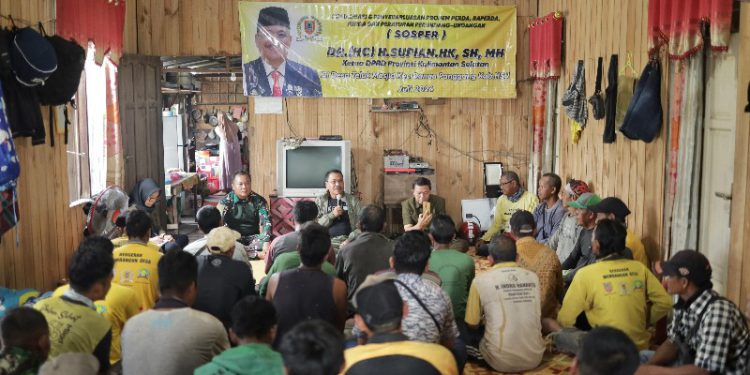 Ketua DPRD Kalsel Dr. (HC) H Supian HK, Sosper di Desa Teluk Mesjid Kecamatan Danau Panggang. (foto : istimewa)