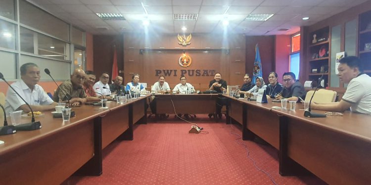 PWI Pusat saat rapat membentuk Satuan Tugas (Satgas) Anti Kekerasan Wartawan. (foto : istimewa)