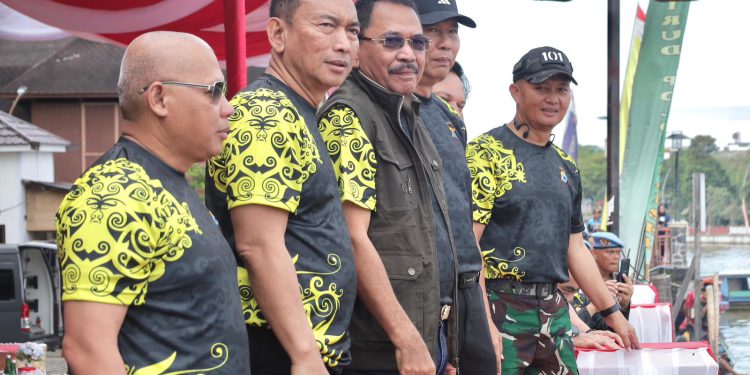 Ketua DPRD Provinsi Kalsel H Supian HK hadiri Lomba Jukung Baanam dalam rangka peringatan ke 78 Hari Bhayangkara 2024. (foto : istimewa)