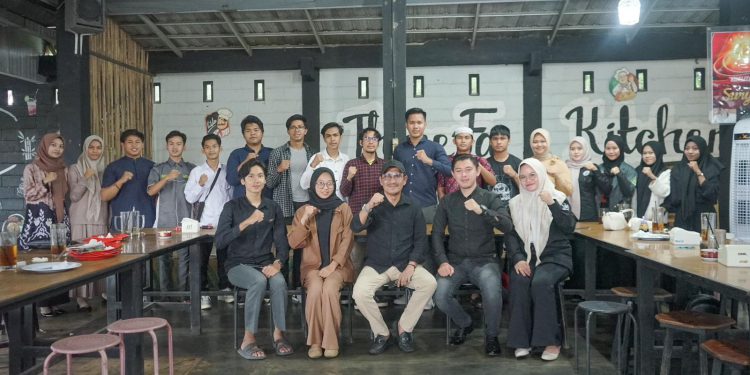 Ketua Komisi IV DPRD Kalsel HM Lutfi Saifuddin Sosialisasi Wawasan Kebangsaan dan Nilai-Nilai Pancasila, di Cafe Trifa Jalan Trantang, Rantau. (foto : istimewa)