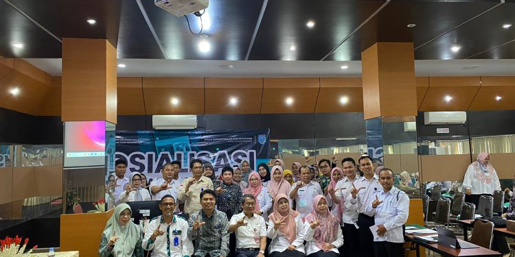 Foto bersama di sela sosialisasi. (foto : istimewa)