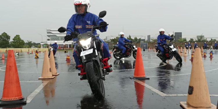 Trio Motor memberikan tip aman dalam berkendara. (foto : istimewa)