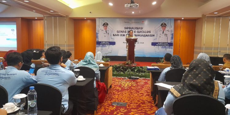 Wakil Walikota Banjarmasin H Arifin Noor saat sambutan pada sosialisasi SIINas dan E-Katalog ke IKM Banjarmasin. (foto : shn/seputaran)