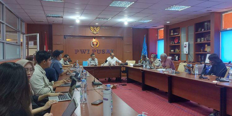 rapat persiapan launching Anugerah Adinegoro 2024 di kantor PWI Pusat. (foto : istimewa)