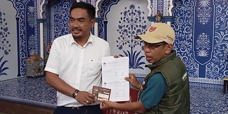 Coklit oleh Pantarlih di Kediaman Ketua DPRD Banjarmasin H Harry Wijaya. (foto : sna/seputaran)