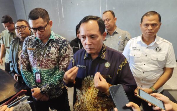 Kepala Badan Narkotika Nasional Provinsi Kalimantan Selatan (BNNP) Kalsel Brigjen Pol Wisnu Andayana saat wawancara dengan wartawan.