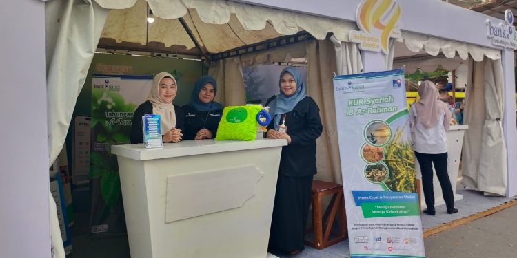 Tenant atau stand Bank Kalsel pada Semarak Putih Abu Competition. (foto : istimewa)