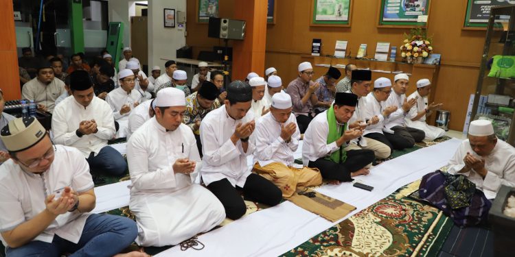 Dirut Bank Kalsel saat hadir pada syukuran Milad ke-20 unit usaha syariah Bank Kalsel. (foto : istimewa)