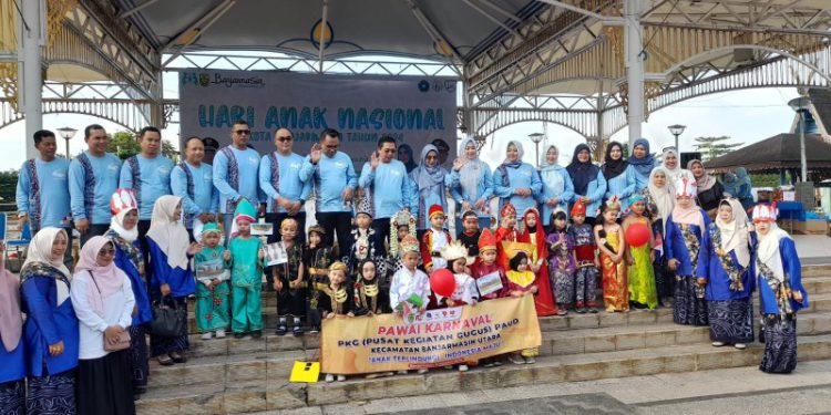 Foto bersama di sela peringatan HAN di Siring Balaikota Banjarmasin. (foto : shn/seputaran)